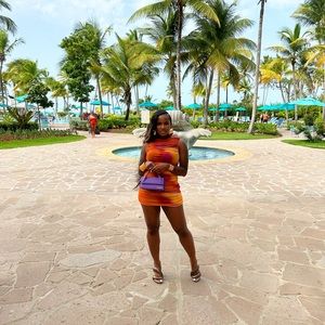 Zara dress worn once …. Like new!!